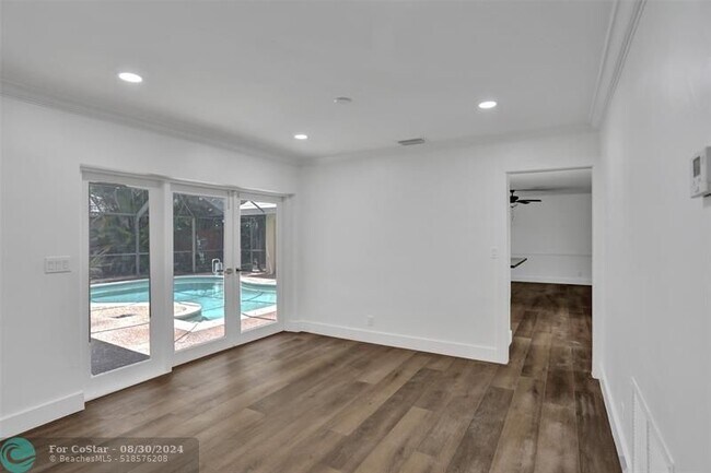 Building Photo - 161 SW 75th Ave