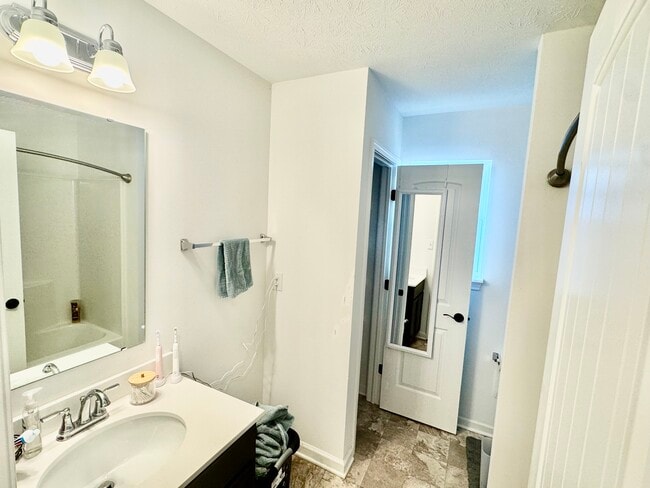 Building Photo - 13238 N Lndg Cir W