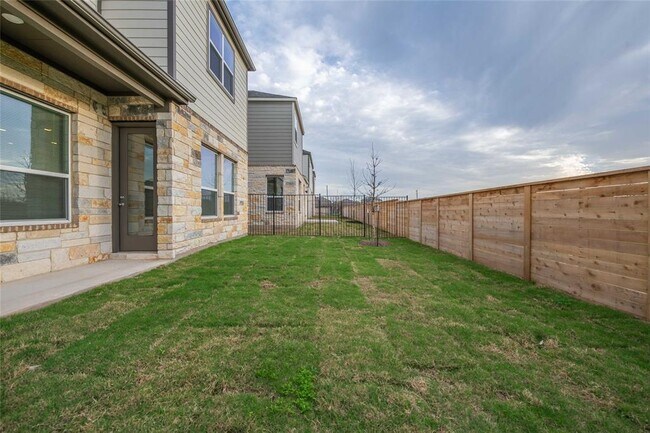 Building Photo - 1531 N Red Bud Ln