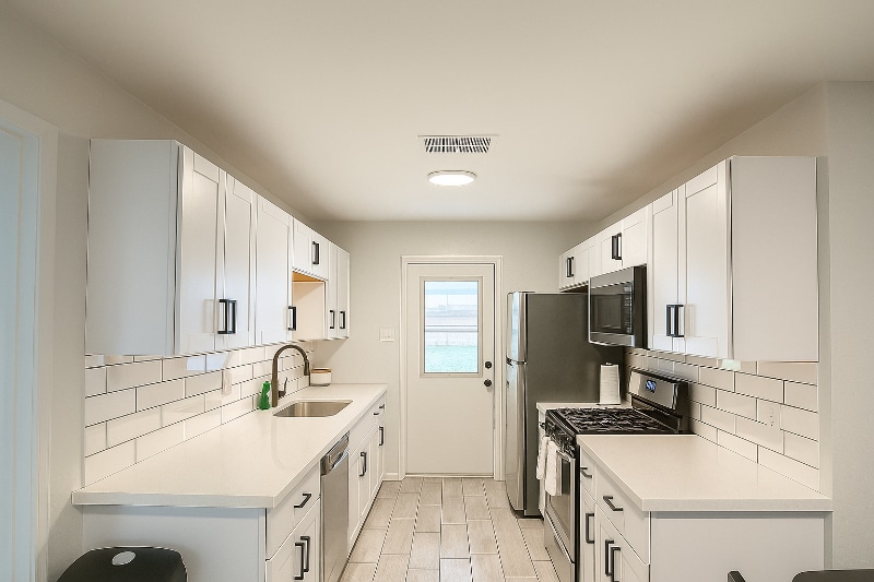 Building Photo - 1630 E 12th St