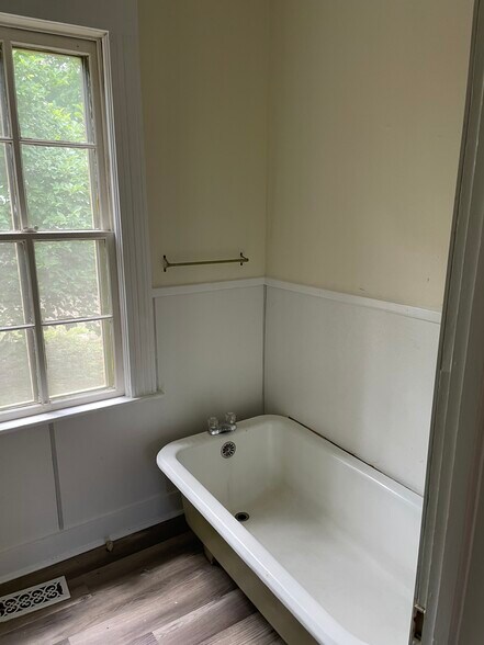 Building Photo - 1415 Pine Bluff St