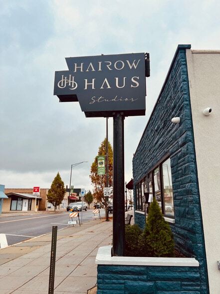 Building Photo - 3423-3425 Ridge Rd