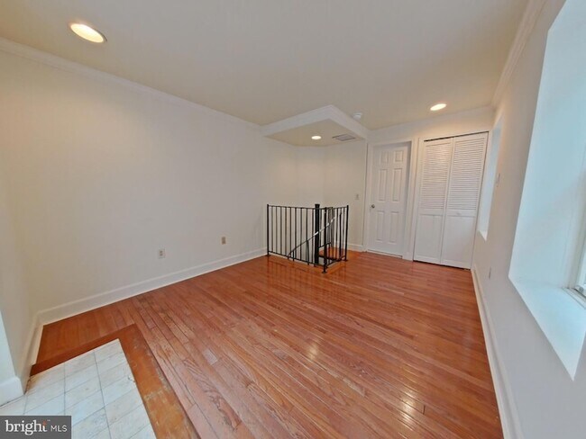 Building Photo - 606 S 16th St