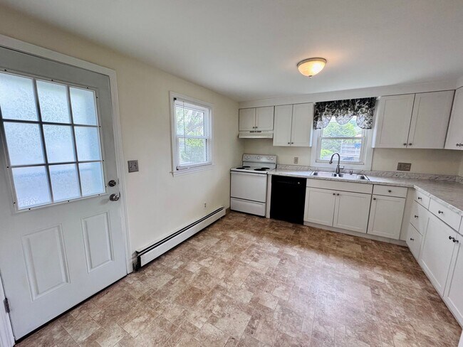 Building Photo - Newly Renovated Year-Round Apartments – St...