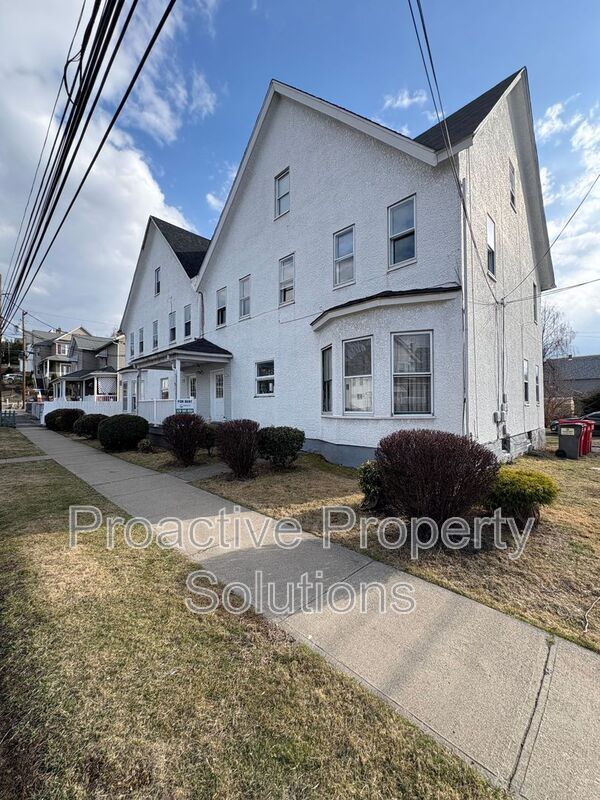 Building Photo - 746-748 River Street