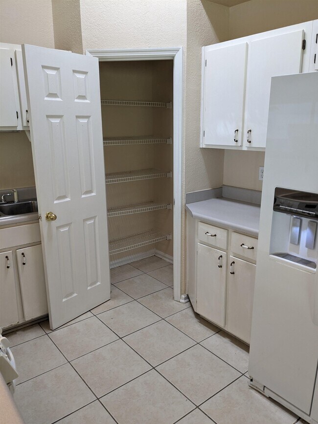 Building Photo - 3412 Daylily Ln