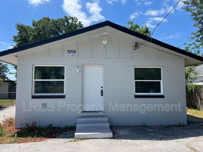 Primary Photo - 2204 W Pine St