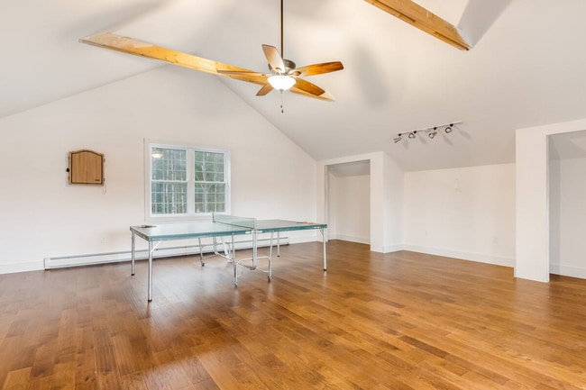 Building Photo - 4 Bedroom in Waterbury, VT Available on 7/1 (Furnished + Utilities included)