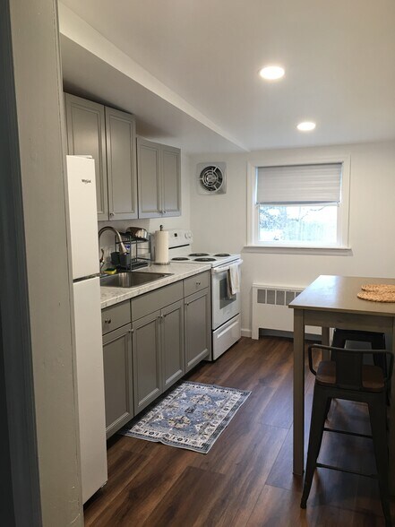Primary Photo - 18 Aberdeen Dr