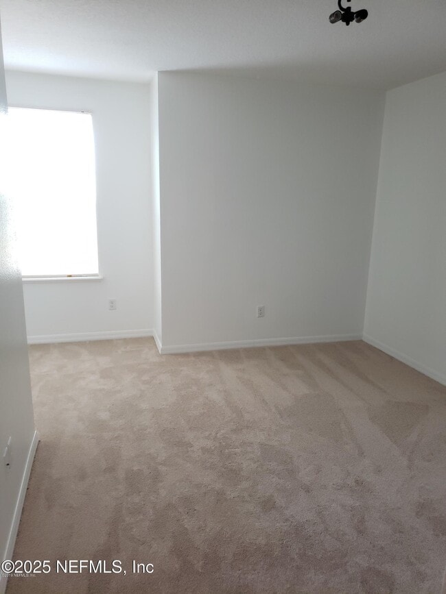 Building Photo - 10310 Magnolia Hills Dr