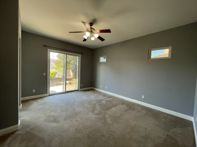 Building Photo - Beautiful 4-Bedroom Home in Prime Rosevill...