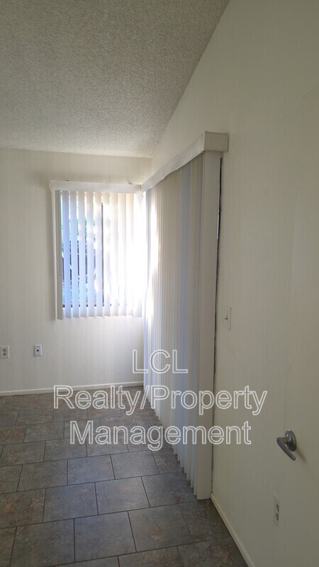 Building Photo - 26661 Braddock Rd