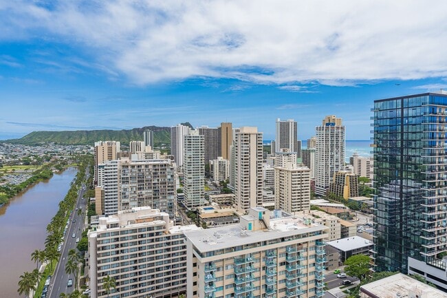 Building Photo - Waikiki Fully furnished studio/1 ba / 1 prk Washer/Dryer in unit