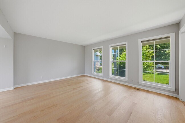 Building Photo - 21854 W Kentwood Dr
