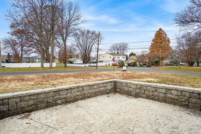 Building Photo - 413 Watson Ave