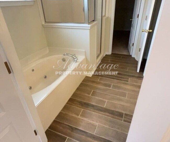 Building Photo - Newly Renovated Home | Collierville