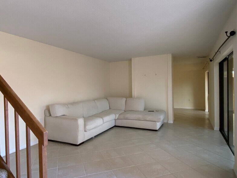 Building Photo - 1116 11th Ln