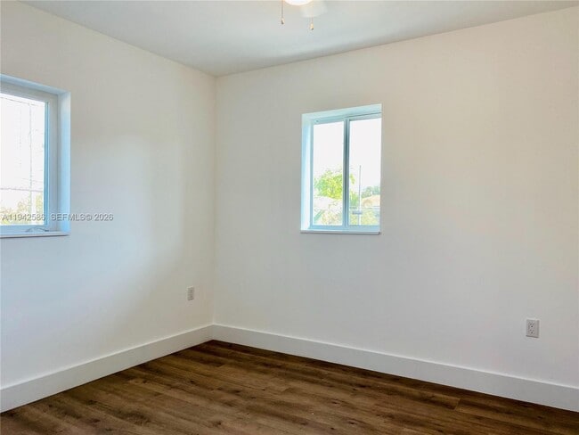 Building Photo - 1560 NW 1st Ct