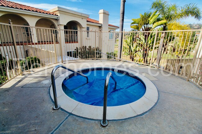 Building Photo - 2528 Navarra Dr