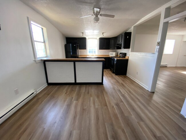 Building Photo - 610 N Eisenhower Dr