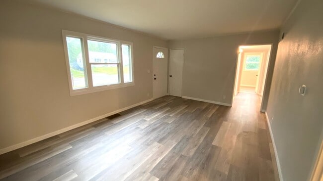 Building Photo - Newly Renovated 3 Bedroom, 1 Bath Home in ...
