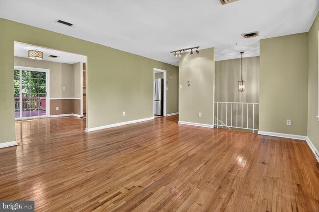 Building Photo - 3409 Beverly Dr