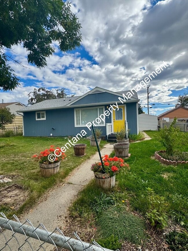 Building Photo - 3 Bed 1 Bath located on the flats