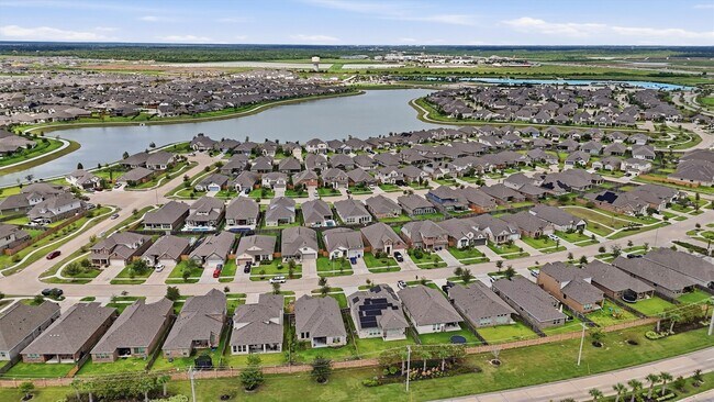 Building Photo - 2526 Bayrose Dr