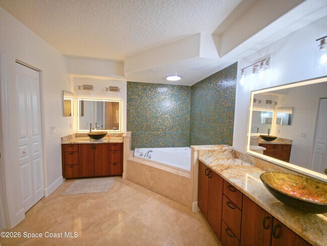 Building Photo - 2095 Jimmy Buffett Mem Hwy