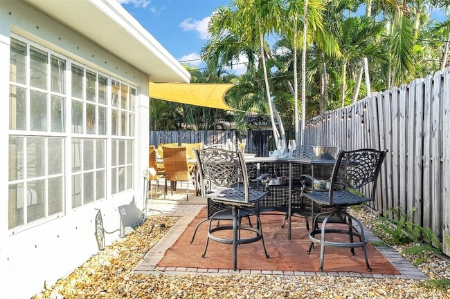 Building Photo - 3221 Seaward Dr