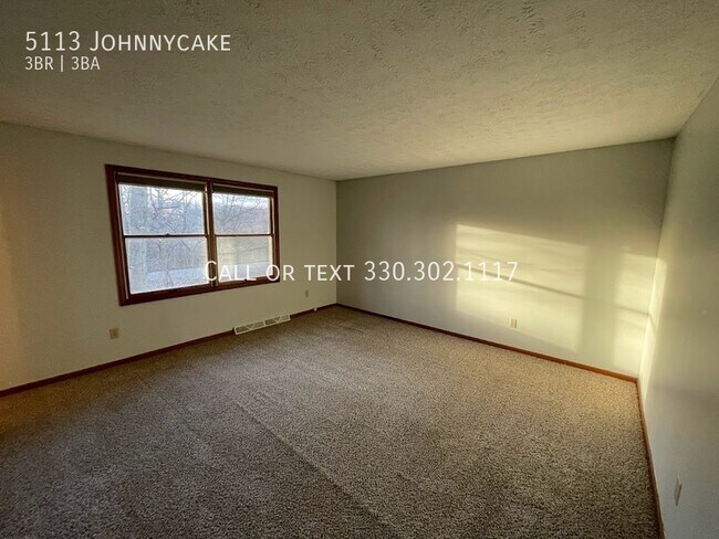 Building Photo - Three bedroom three bathroom duplex for rent