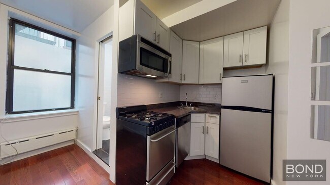Primary Photo - 787 9th Ave