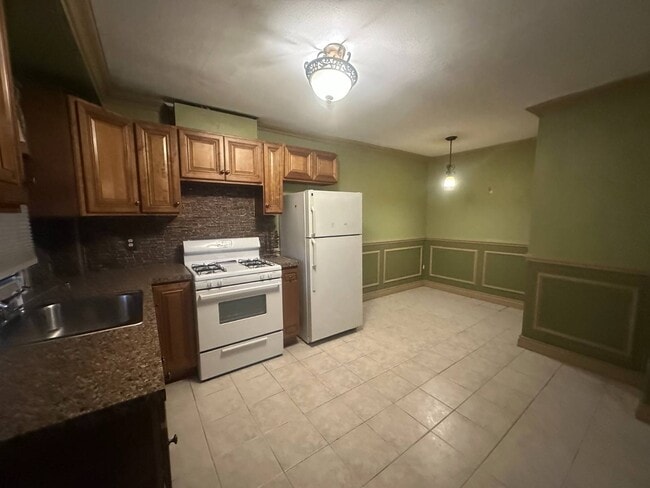 Building Photo - 443 Ridgewood Ave