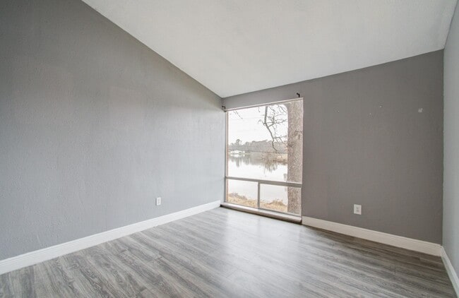 Building Photo - 417 Brook Hollow Dr