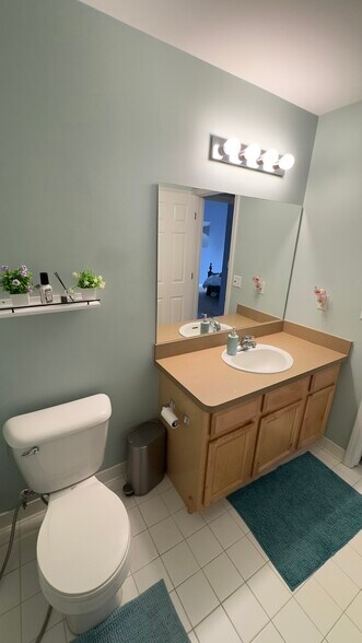 Building Photo - 8201 Chesapeake Cir