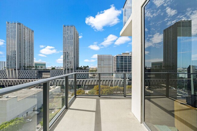 Building Photo - 11 NE 6th St