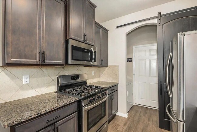 Building Photo - 6404 Macroom Meadows Ln