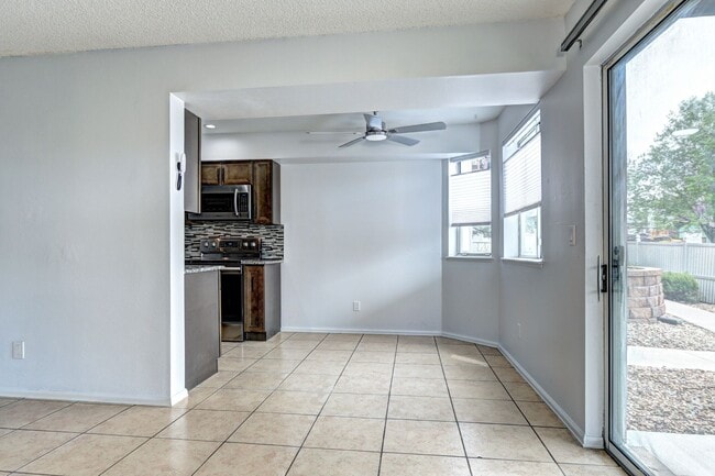 Building Photo - 2 bed 1 bath Condo in Victoria Crossing II