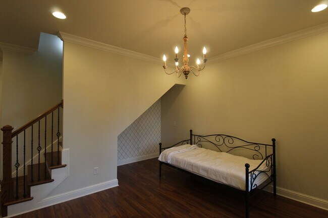 Building Photo - 3 Bedroom 3 Bath House in Beautiful, Quiet Setting