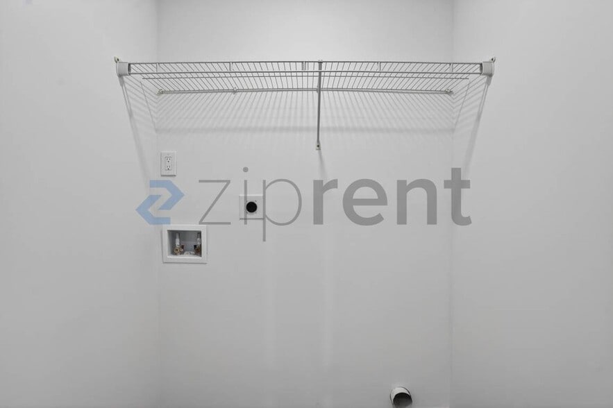 Building Photo - Unit 2