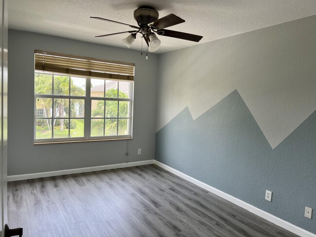 Building Photo - 333 Berenger Walk