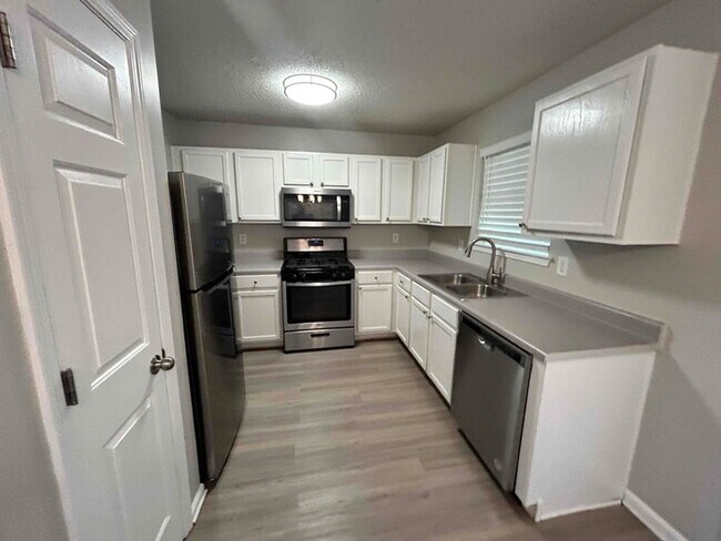 Building Photo - 987 Brecken Ln