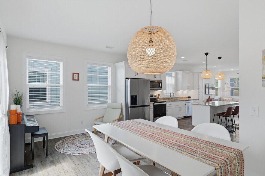 Building Photo - 4744 Siddons Dr