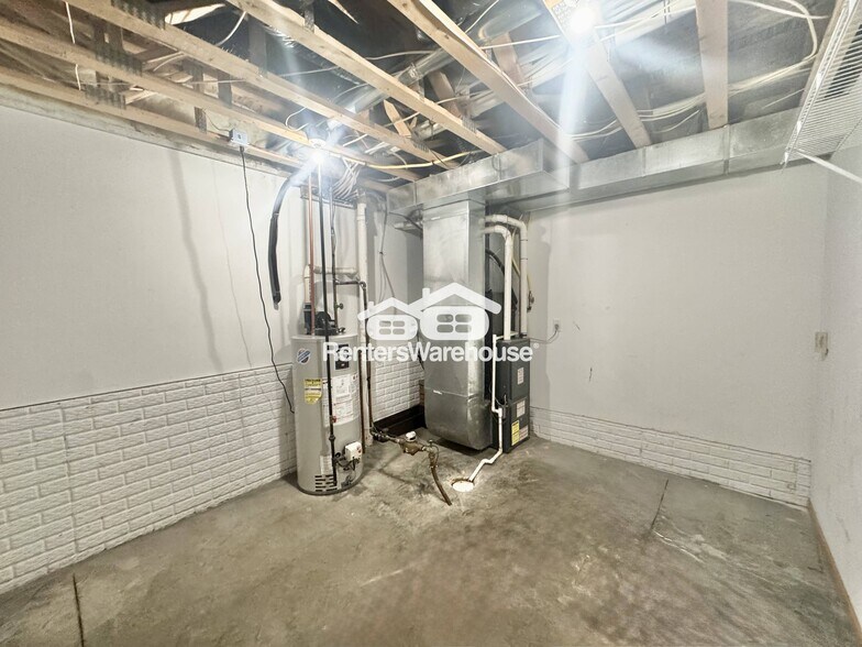 Building Photo - 2703 Patricia Dr