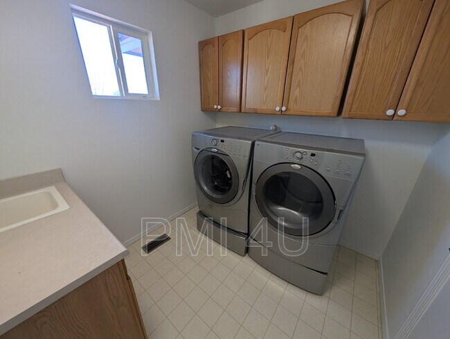 Building Photo - 7105 Casa Elena Dr NE