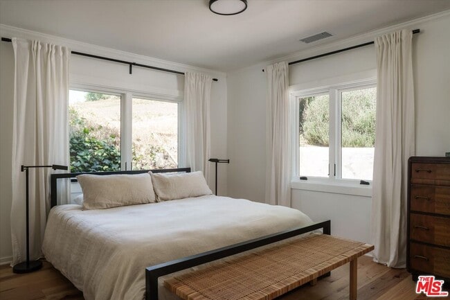 Building Photo - 1130 El Paso Dr