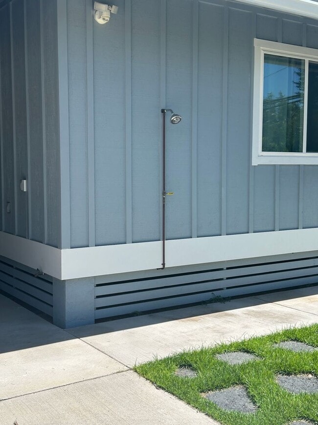 Building Photo - Kailua Lifestyle in 2 Bedroom 2 Bath Charmer