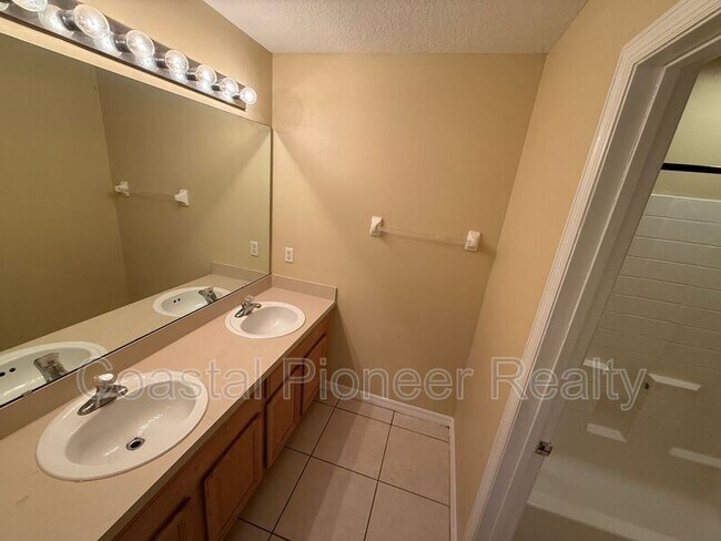 Building Photo - 5320 Lorilawn Dr