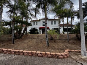 Building Photo - Custom Estate