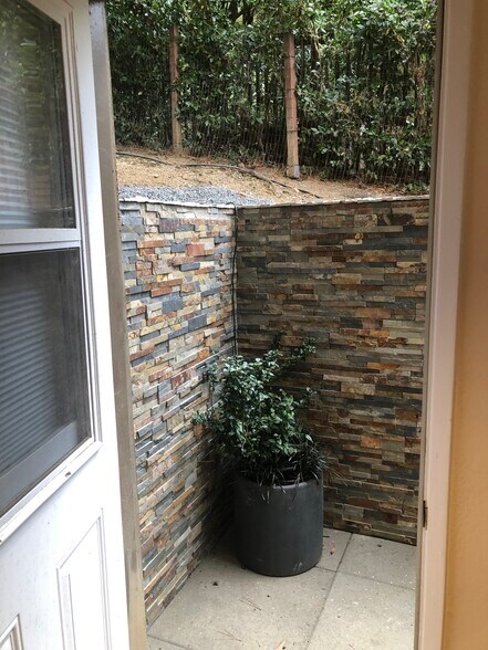 Building Photo - 423 Durant Way